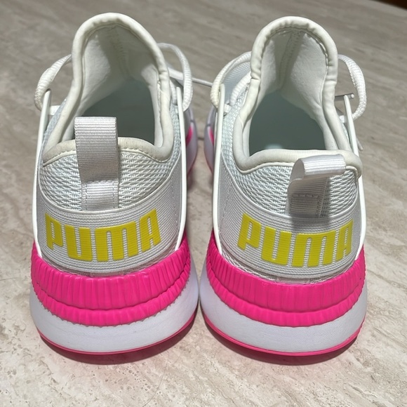 NIB PUMA Soft Foam White Neon Pink Sneakers *7.5 - Picture 3 of 8
